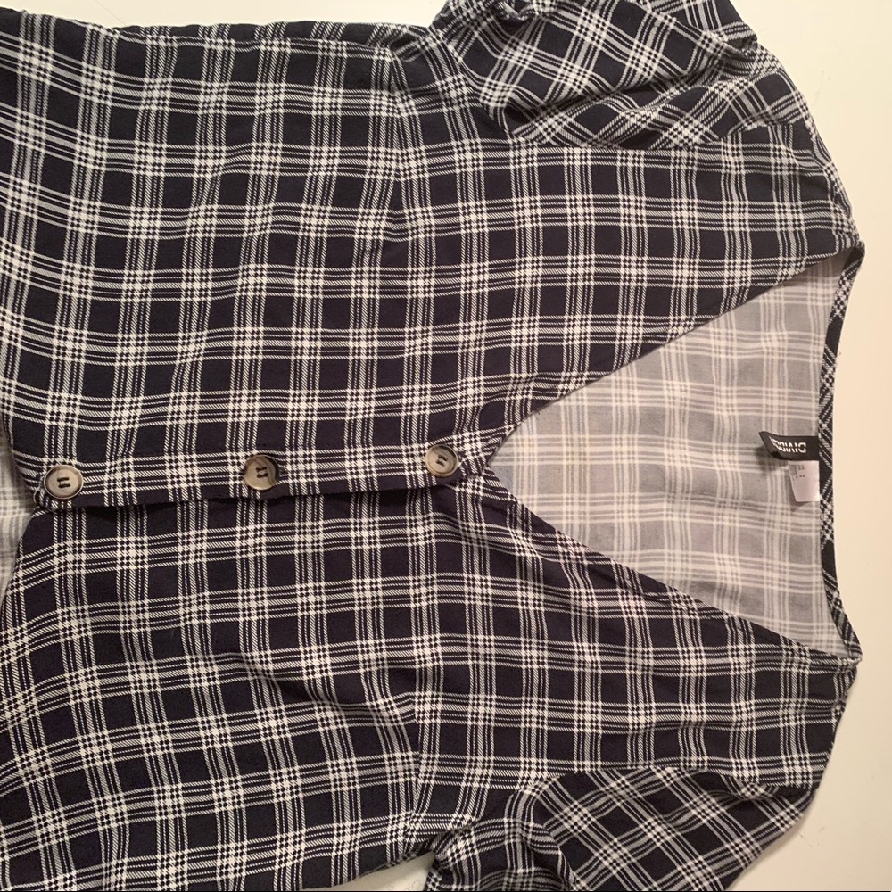 Cropped plaid shirt w buttons